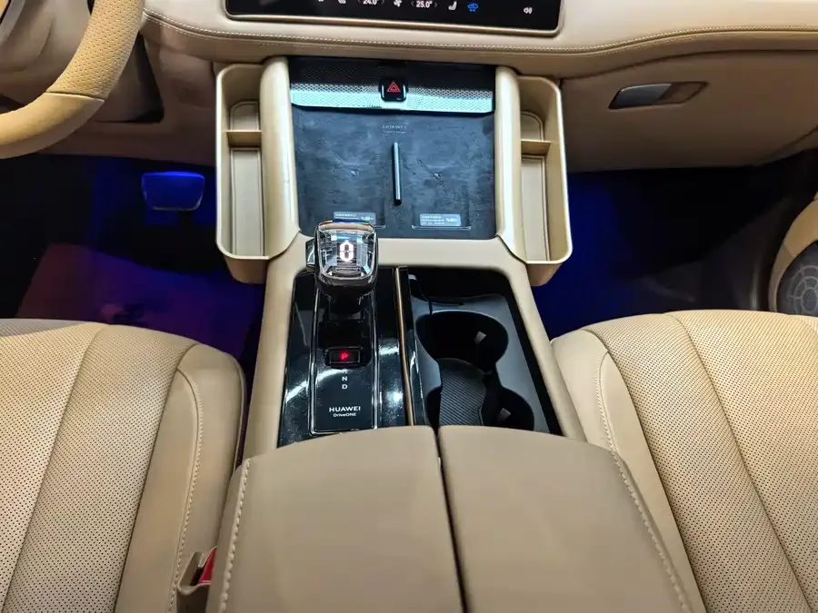AITO M7 QM7 2024 1.5T RWD Plus Edition 5 Seaters 2025 — миниатюра 4