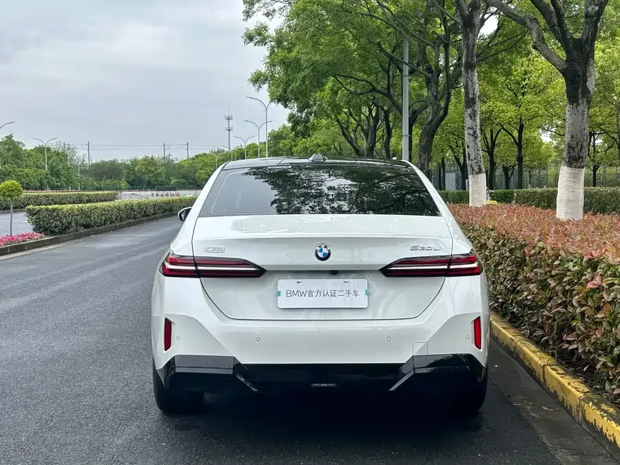 BMW 5 Series BMW 5 Series 2025 530Li Leading M Sport Package 2025 — миниатюра 3