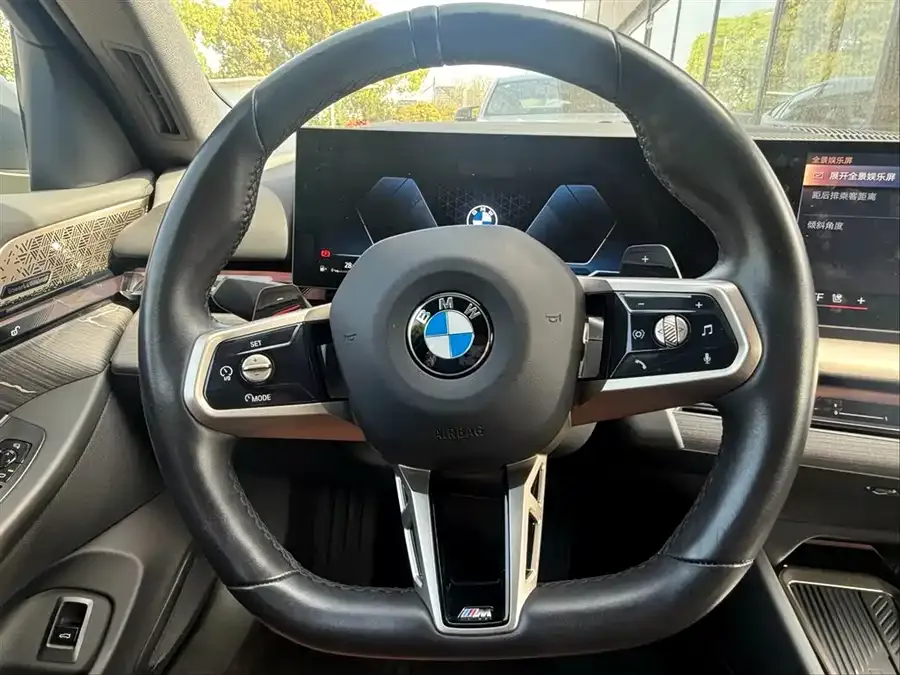 BMW 5 Series BMW 5 Series 2024 530Li Exclusive M Sports Package 2024 — миниатюра 4
