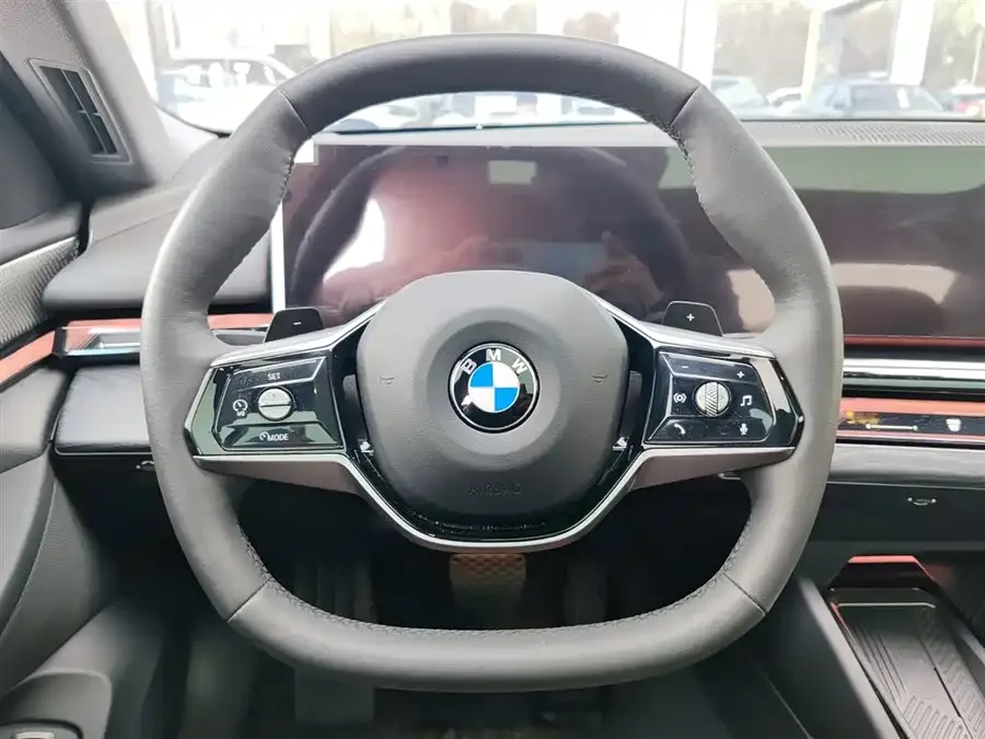 BMW 5 Series BMW 5 Series 2024 530Li Leading Luxury Package 2025 — миниатюра 3