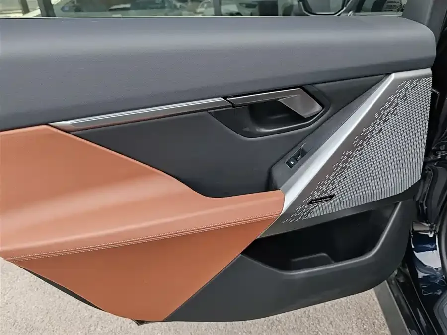BMW 5 Series BMW 5 Series 2024 530Li Leading Luxury Package 2025 — миниатюра 5