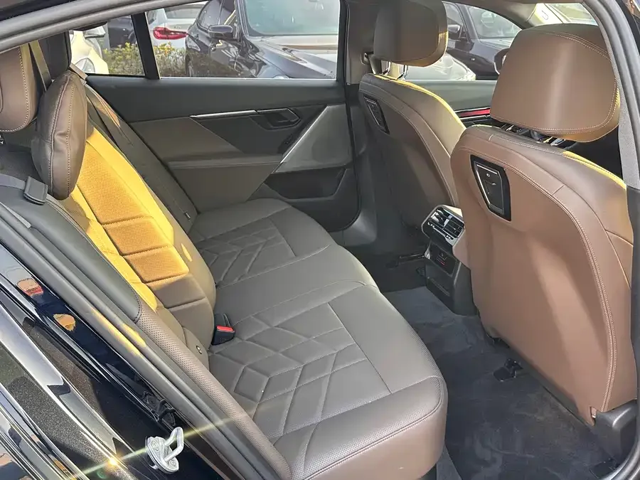 BMW 5 Series BMW 5 Series 2025 525Li M Sport Package 2025 — миниатюра 3