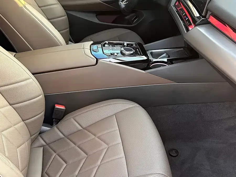 BMW 5 Series BMW 5 Series 2025 525Li M Sport Package 2025 — миниатюра 4