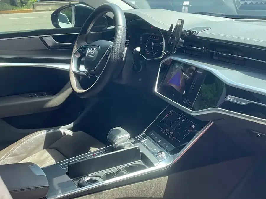 Audi A7L 2024 45 TFSI Luxury Edition 2024 — миниатюра 3
