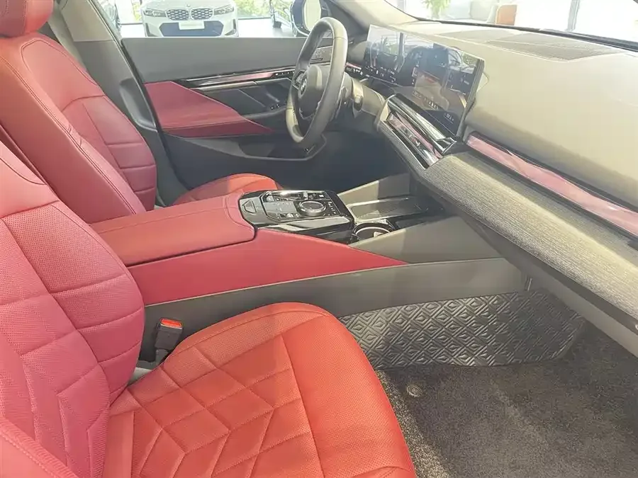 BMW 5 Series BMW 5 Series 2024 530Li Leading M Sports Package 2025 — миниатюра 3