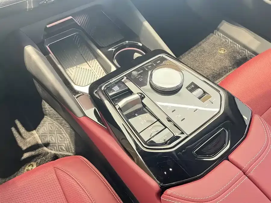 BMW 5 Series BMW 5 Series 2024 530Li Leading M Sports Package 2025 — миниатюра 4
