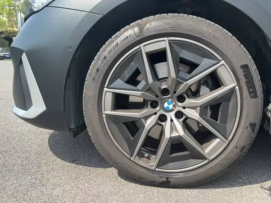 BMW 5 Series BMW 5 Series 2024 530Li Leading Luxury Package 2024 — миниатюра 2