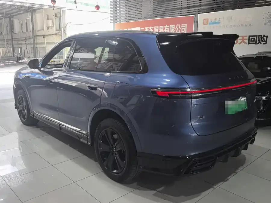 AITO M7 Wenjie M7 2026 Extended Range Ultra 4WD 5-Seater (192-line LiDAR) 2025 — миниатюра 3