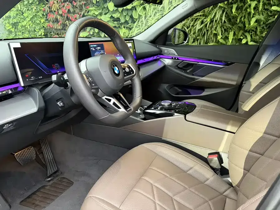BMW 5 Series BMW 5 Series 2024 530Li Leading M Sports Package 2024 — миниатюра 3