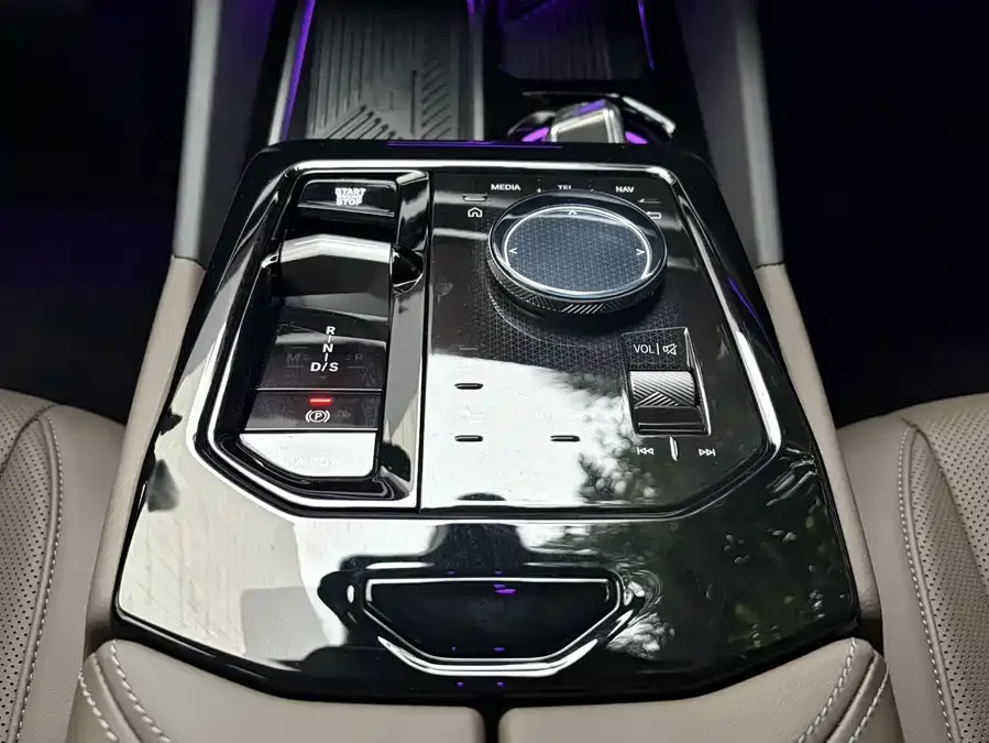 BMW 5 Series BMW 5 Series 2024 530Li Leading M Sports Package 2024 — миниатюра 4