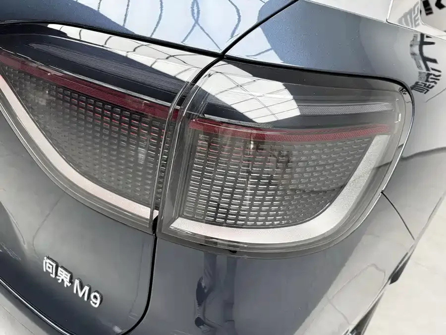 AITO M9 M9 2024 Extended Range Ultra Edition 42kWh 6-seater Edition 2024 — миниатюра 2