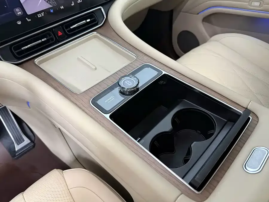AITO M9 M9 2024 Extended Range Ultra Edition 42kWh 6-seater Edition 2024 — миниатюра 4