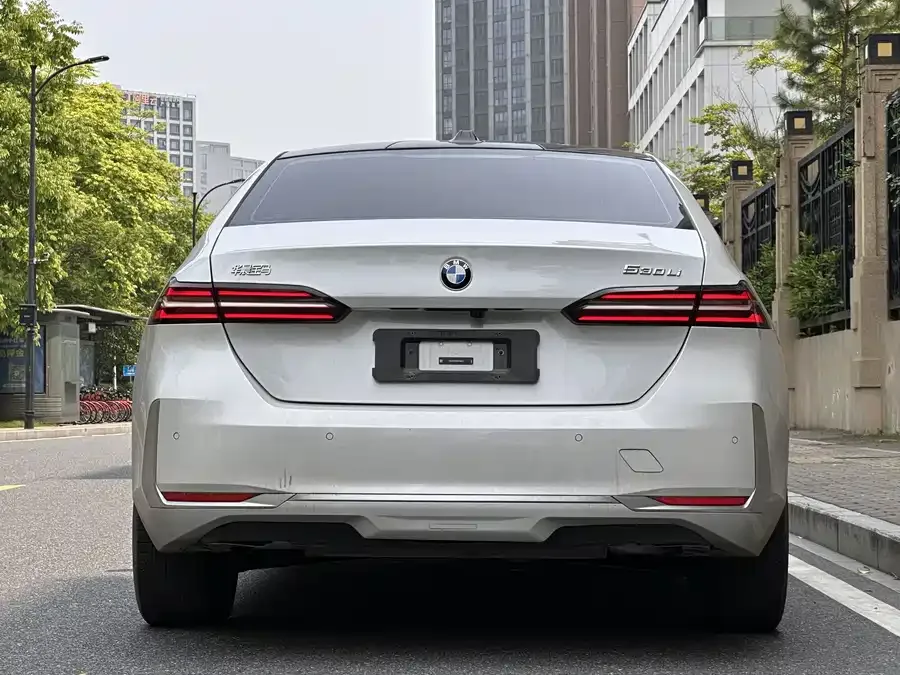 BMW 5 Series BMW 5 Series 2024 530Li Leading Luxury Package 2024 — миниатюра 2