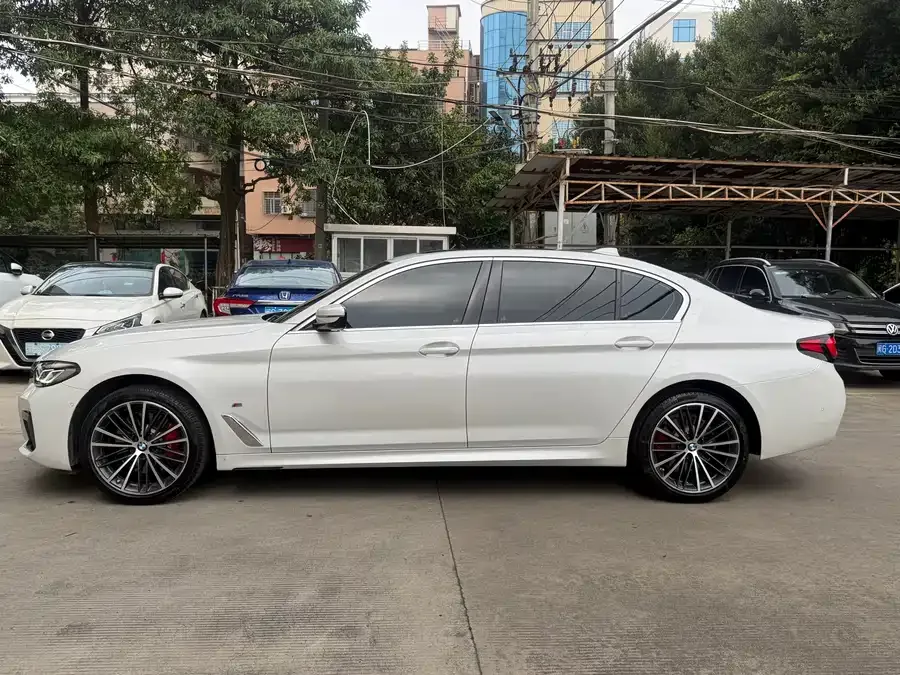 BMW 5 Series BMW 5 Series 2024 530Li Leading M Sports Package 2023 — миниатюра 2