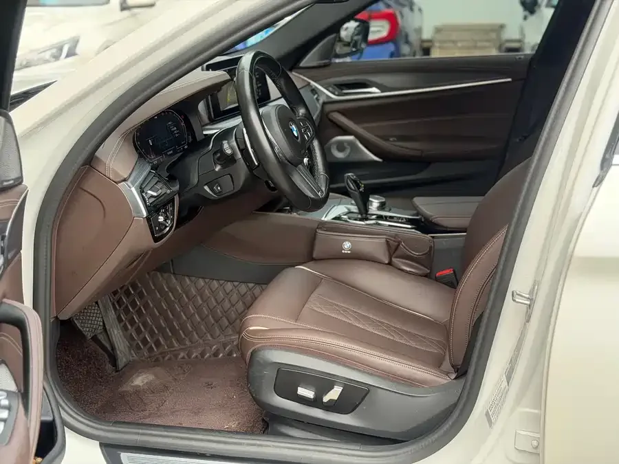 BMW 5 Series BMW 5 Series 2024 530Li Leading M Sports Package 2023 — миниатюра 3