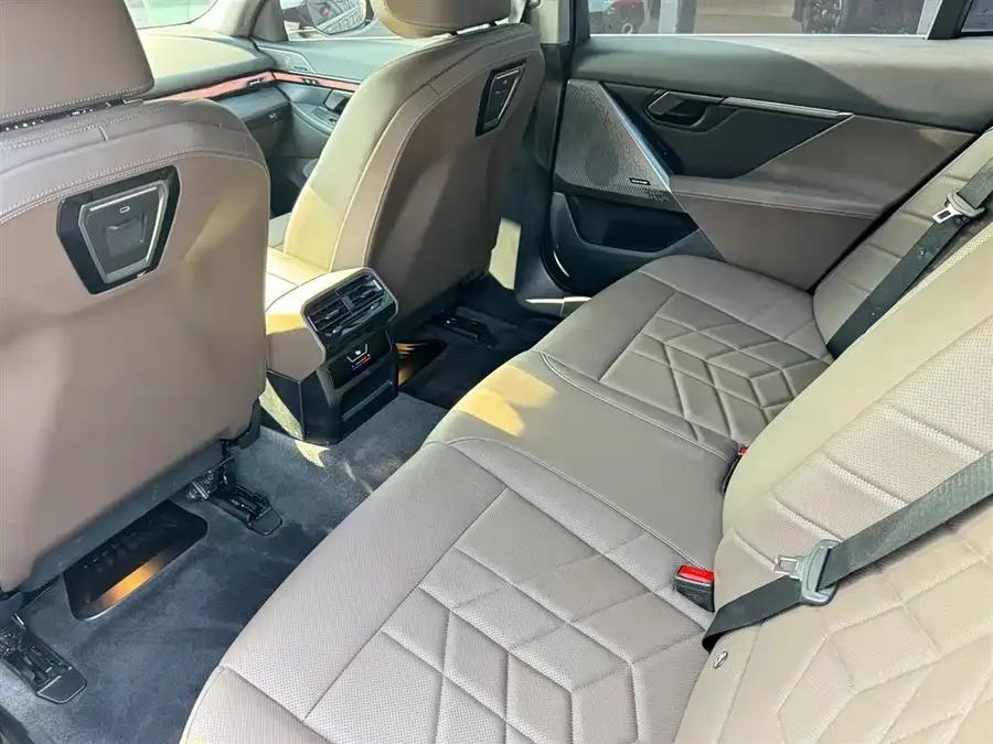 BMW 5 Series BMW 5 Series 2024 530Li Leading Luxury Package 2024 — миниатюра 3