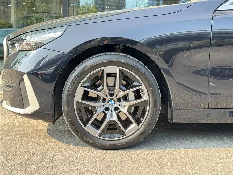 BMW 5 Series BMW 5 Series 2024 530Li Leading Luxury Package 2024 — миниатюра 5