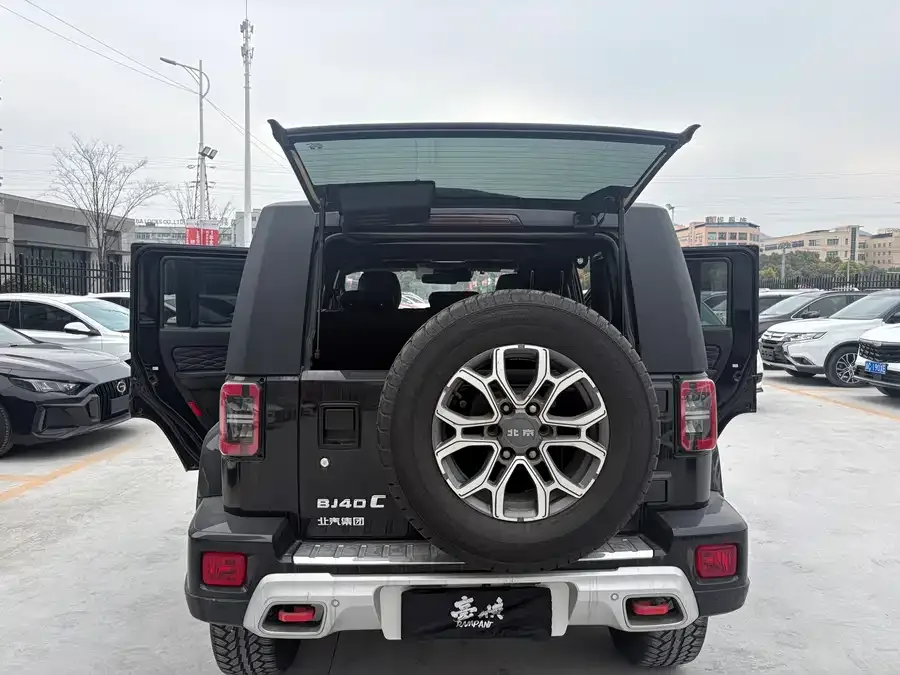 BAIC BJ40 Beijing Off-road BJ40 2022 2.0T Automatic 4WD Touring Tower Champion Edition 2022 — миниатюра 3