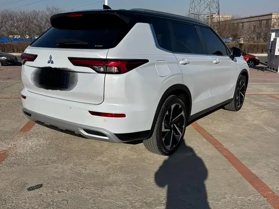 Mitsubishi Outlander Outlander 2023 1.5T CVT 4WD Honor Edition 7 Seaters 2023 — миниатюра 3