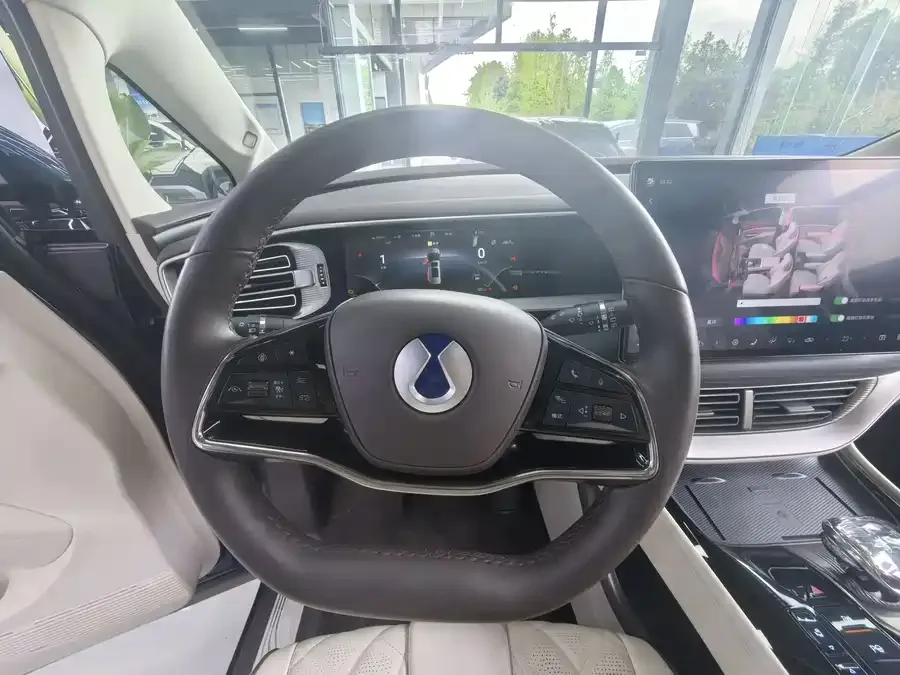 BYD D9 DENZA D9 2024 DM-i 980 4WD Flagship Model 2024 — миниатюра 2