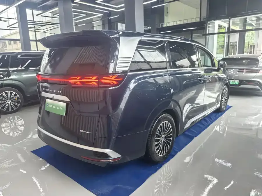 BYD D9 DENZA D9 2024 DM-i 980 4WD Flagship Model 2024 — миниатюра 4