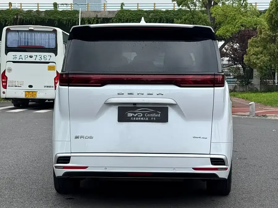 BYD D9 DENZA D9 2024 DM-i 980 4WD Flagship Model 2024 — миниатюра 5