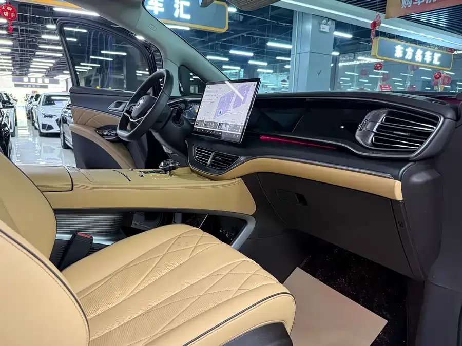 BYD D9 DENZA D9 2024 DM-i 980 4WD Premium Edition 2025 — миниатюра 5