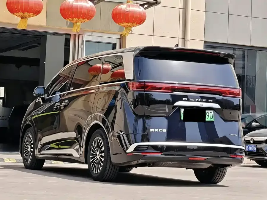 BYD D9 DENZA D9 2024 DM-i 980 4WD Premium Edition 2025 — миниатюра 2