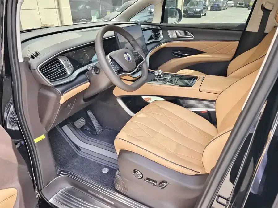 BYD D9 DENZA D9 2024 DM-i 980 4WD Premium Edition 2025 — миниатюра 3