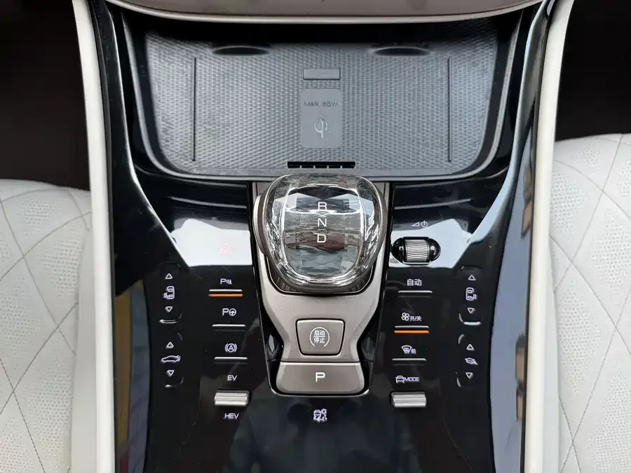 BYD D9 BYD D9 2022 DM-i 970 4WD Flagship Model 2023 — миниатюра 5