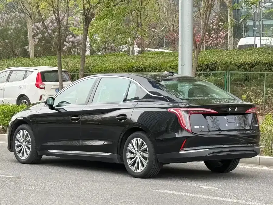 Hongqi E-QM5 Hongqi E-QM5 2024 500km Travel Edition 2024 — миниатюра 3