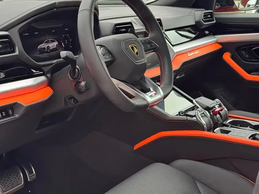 Lamborghini Urus SE Urus SE 2025 4.0T Standard Edition 2026 — миниатюра 2