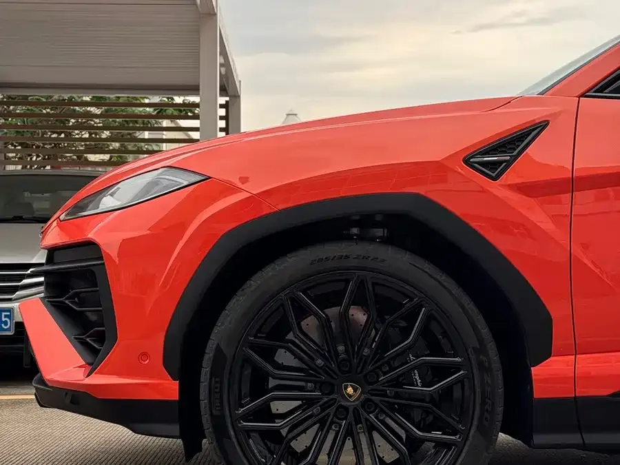 Lamborghini Urus SE Urus SE 2025 4.0T Standard Edition 2026 — миниатюра 4