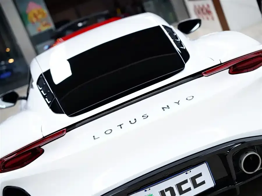 Lotus EMIRA EMIRA 2021 2.0T DCT First Edition 2024 — миниатюра 3