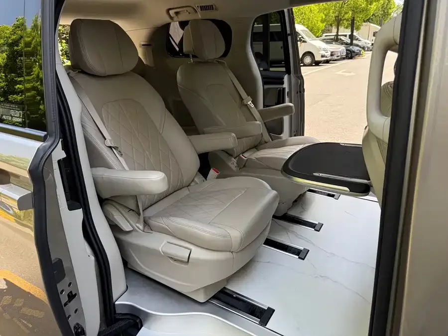 Buick GL8 2023 ES Lu Zun Comfort Edition 2024 — миниатюра 2