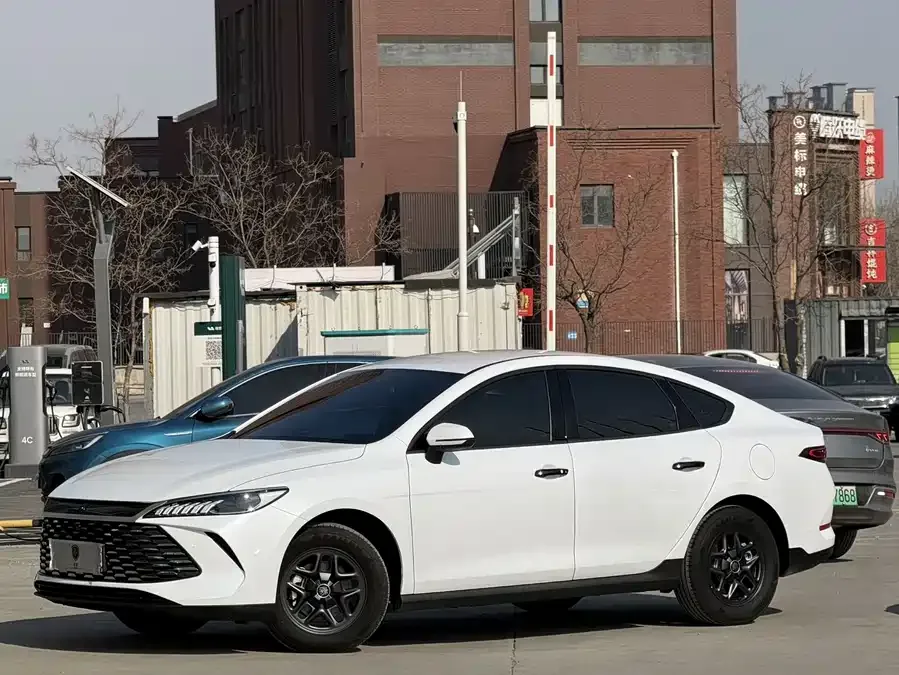 BYD Qin PLUS Qin PLUS 2025 DM-i Intelligent Driving Edition 55KM Leading Edition 2025 — фото 1, купить с доставкой в Москву