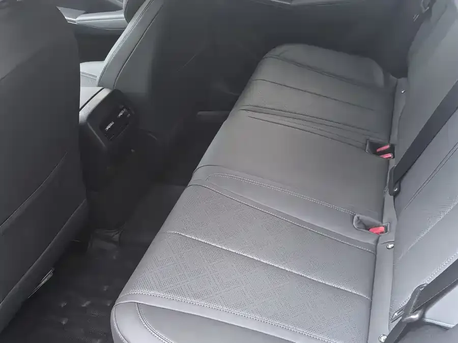 BYD Qin PLUS Qin PLUS 2025 DM-i Intelligent Driving Edition 55KM Leading Edition 2026 — миниатюра 2