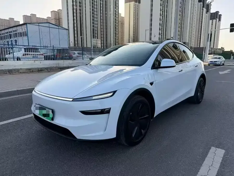 Tesla Model Y 2025