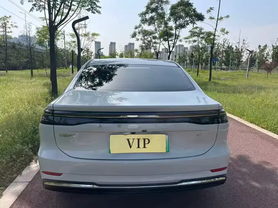 Geely Galaxy A7 Galaxy A7 2025 EM-i 150km Premium Edition 2025 — миниатюра 5