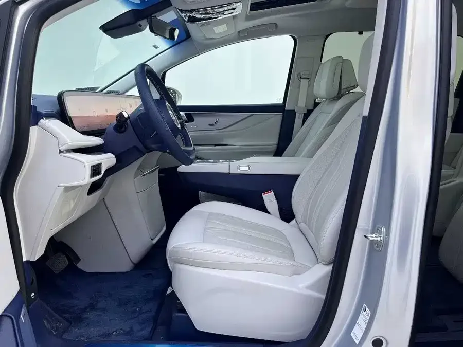 Buick GL8 New Energy 2024 Lu Zun Luxury Edition 6 Seaters 2025 — миниатюра 3