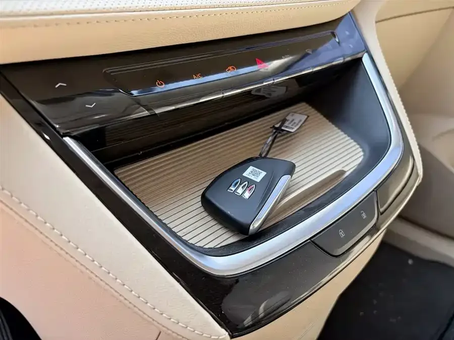 Buick GL8 New Energy Buick GL8 PHEV 2025 Land Cruiser Smart Edition 2025 — миниатюра 5
