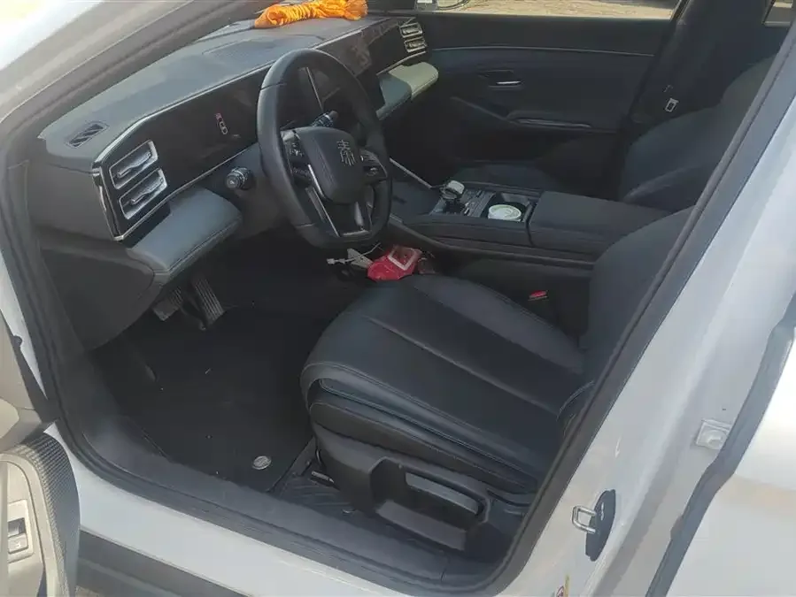 BYD Qin L Qin L 2025 DM-i Intelligent Driving Edition 80KM Leading Edition 2025 — миниатюра 3