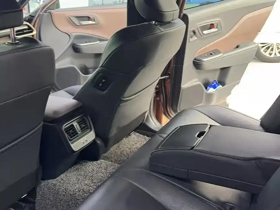 Toyota Crown Crown SportCross 2023 2.5L SportCross HEV 2WD Premium Edition 2025 — миниатюра 3