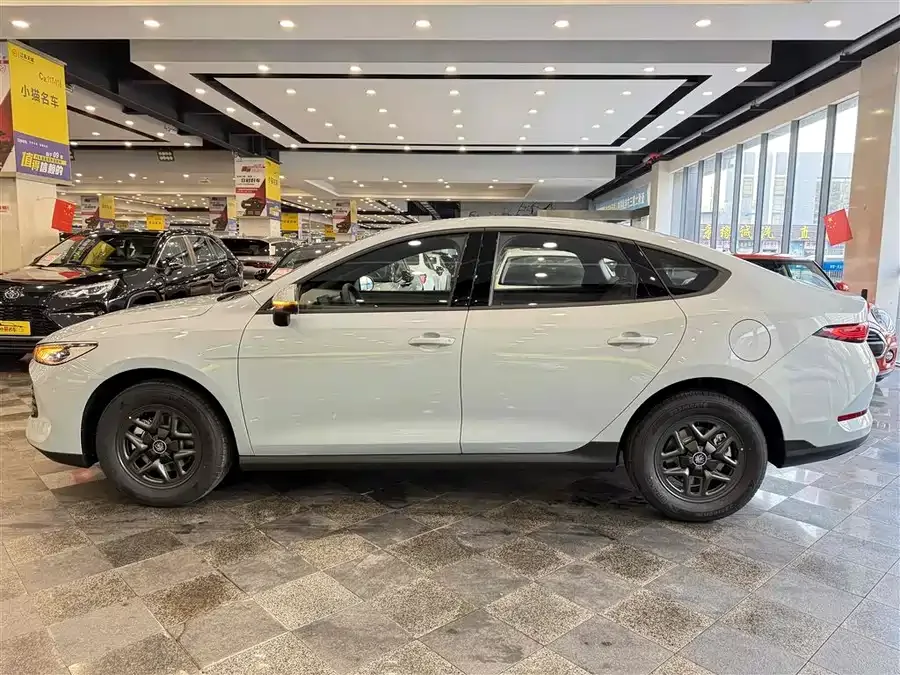 BYD Qin PLUS Qin PLUS 2025 DM-i Intelligent Driving Edition 128KM Progressive Edition 2025 — миниатюра 3