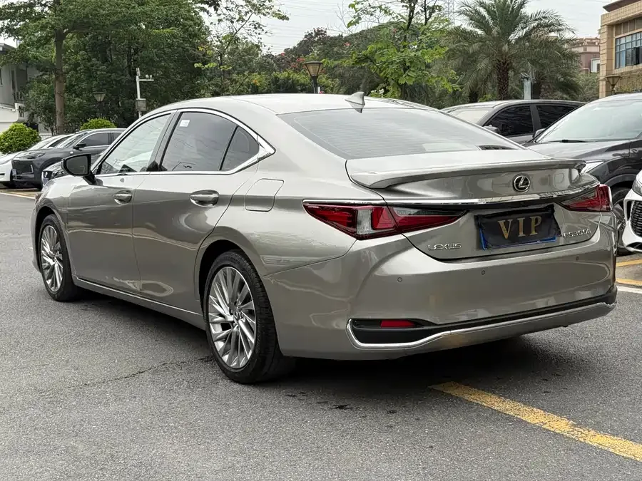 Lexus ES 2022 300h Executive Edition 2024 — миниатюра 3