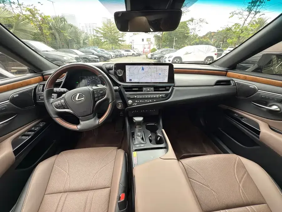 Lexus ES 2022 300h Executive Edition 2024 — миниатюра 4