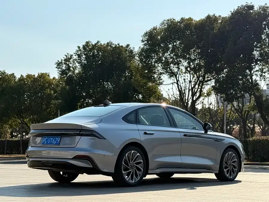 Lincoln Z 2024 2.0T 2WD Hybrid Edition 2024 — миниатюра 2
