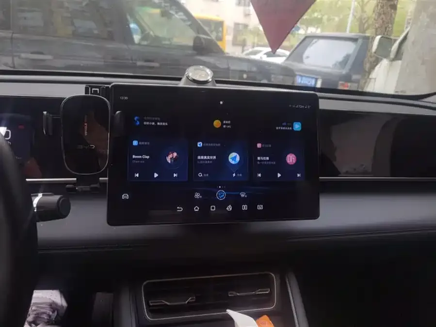 BYD Qin L Qin L 2024 DM-i 120KM Leading Edition 2025 — миниатюра 4
