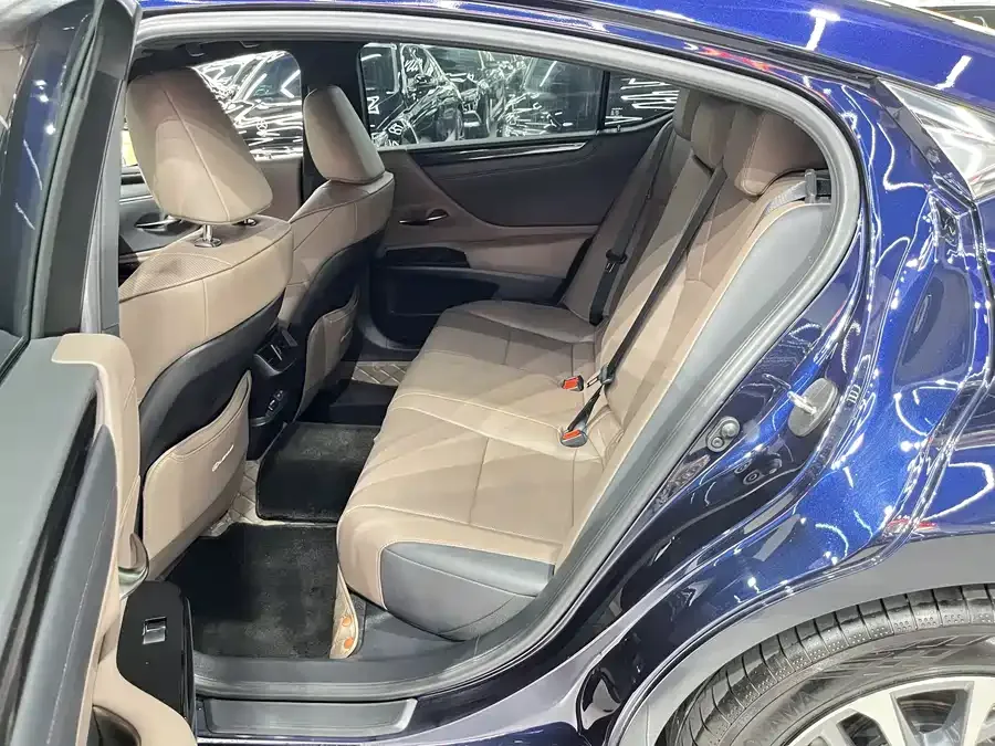Lexus ES 2023 200 Excellence Edition 2024 — миниатюра 2