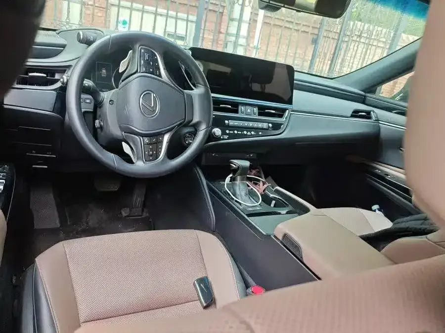 Lexus ES 2023 200 Excellence Edition 2024 — миниатюра 2